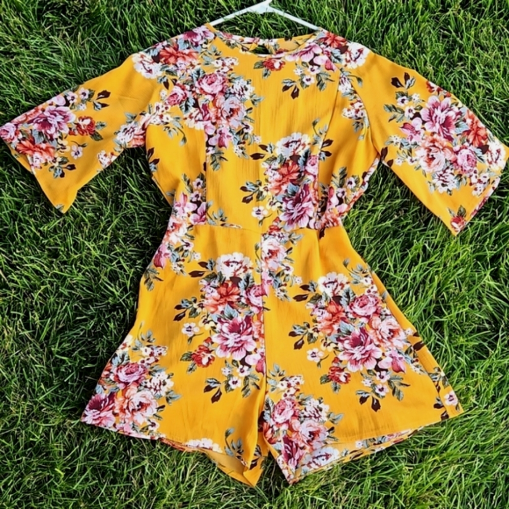 LIKE NEW!! Floral Romper - Picture 3 of 4